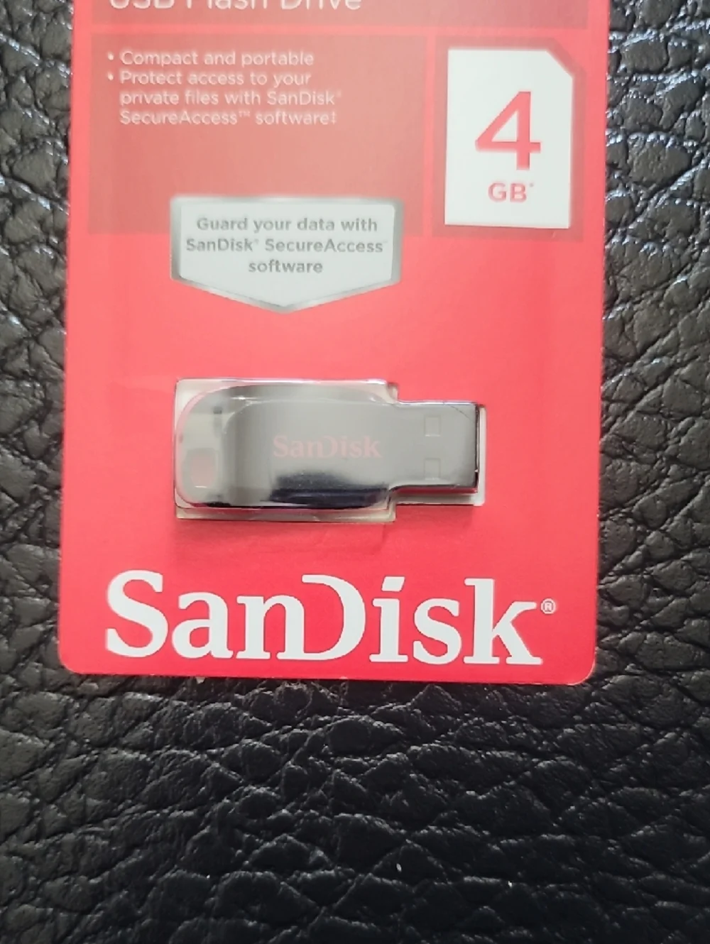 SanDisk Black & Red Cruzer Blade 4GB USB Memory Flash Drive - SDCZ50-004G-B35